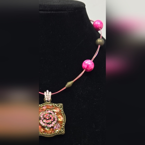 Pretty In Pink Womens Necklace Rhinestones On A Antique Look Metal & Beads Adj - Picture 5 of 10